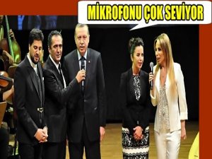 ERDOĞAN, SAHNEYE ÇIKTI TÜRKÜ SÖYLEDİ