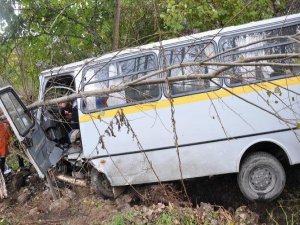 ÖĞRENCİ SERVİSİ ŞARAMPOLE UÇTU: 13 YARALI