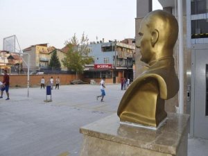 İMAM HATİP ORTAOKULU'NDA ATATÜRK BÜSTÜNE SALDIRI