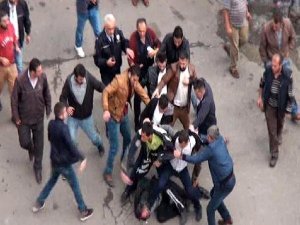 KIZLARA LAF POLİSE YUMRUK ATTI ÇOK FENA SOPA YEDİ