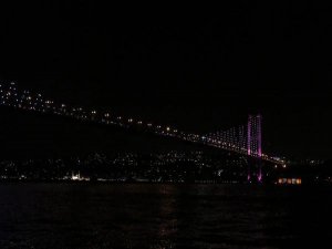 BOĞAZ KÖPRÜSÜ NEDEN PEMBEYE BÜRÜNDÜ