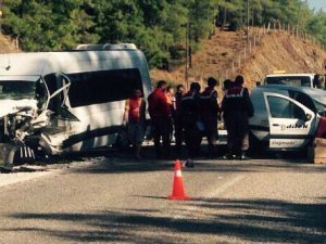 MUĞLA'DA TUR MİNİBÜSÜ KAZA YAPTI 1 ÖLÜ ÇOK SAYIDA YARALI
