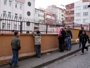 İstanbul'da ilköğretim okulunda şok!