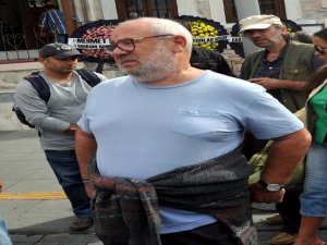 ÜNLÜ SANATÇI ANNESİNİ KAYBETİ