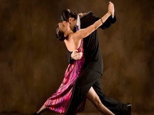 TANGO FESTİVALİNE SAHNEDE "ZİNA YAPACAKLAR" SKANDALI