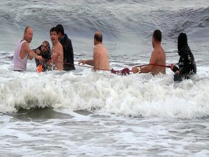 PARAŞÜTLE DENİZE  DÜŞTÜ