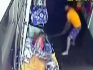 HIRSIZLIK İÇİN GİRDİĞİ EVİN SAHİBİNİ KATLETTİ