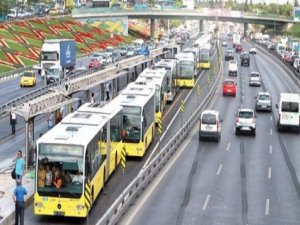 METROBÜS YOLUNDA FECİ ÖLÜM