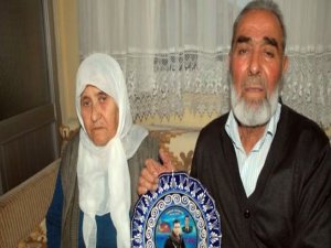 ŞEHİT BABASINA SARILIP PARASINI ÇALDILAR