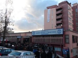 Sağlıkçılar Çatıda Eylem Yaptı