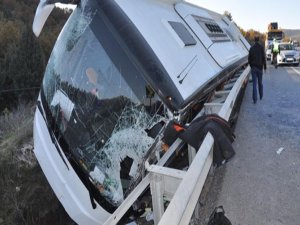 ESKİŞEHİR'DE OTOBÜS KAZASI: 43 YARALI