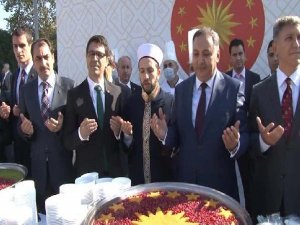 ERDOĞAN ALEVİLERE AŞURE DAĞITTI