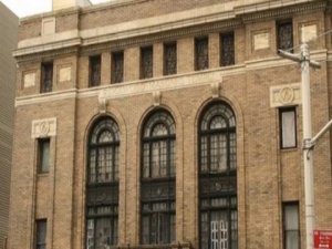 ÇEVRE KİRLİLİĞİNE KIZDI TAPINAĞINI SATIŞA ÇIKARDI