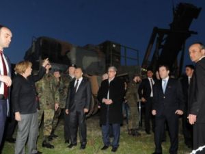 Merkel'de Askerlerini Ziyaret Etti.