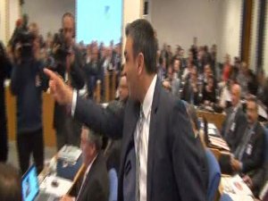 SEN PAPAĞAN MISIN DİYEN CHP'LİYE  AKP'LİDEN SERT CEVAP