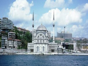 CAMİYE AYAKKABIYLA GİRDİLER DAVASINDA ŞOK İFADELER