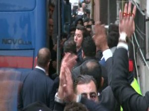 ALAATTİN ÇAKICI ALKIŞLARLA