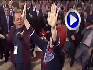 AKP KONGRESİNDE DEPREM