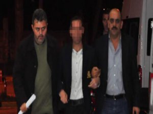 FACEBOOK MESAJI YÜZÜNDEN EŞİNİ BIÇAKLADI