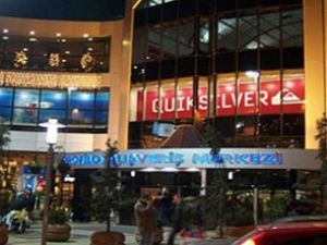 'İşçisin sen, AVM'ye giremezsin'