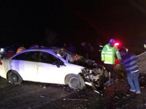 2 OTOMOBİL KAFA KAFAYA ÇARPIŞTI: 2 ÖLÜ, 2 YARALI