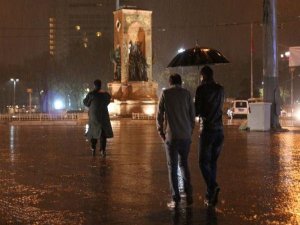 İSTANBUL'DA BEKLENEN YAĞIŞ