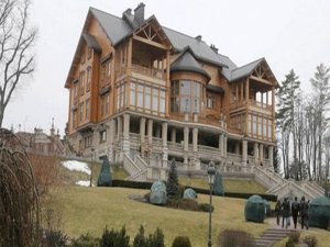 KAÇAN CUMHURBAŞKANININ SARAYI YOLSUZLUK MÜZESİ OLDU