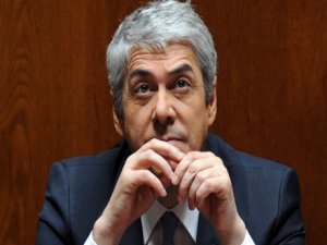 ESKİ BAŞBAKAN YOLSUZLUKTAN GÖZALTINDA