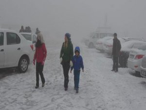 İNSANLAR KAR GÖRMEYE KOŞTU