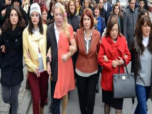 ÜNLÜ SANATÇIYI HİÇ BÖYLE GÖRMEDİNİZ