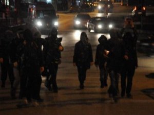 PKK YANDAŞLARI ANKARA'DA ORTALIĞI SAVAŞ ALANINA ÇEVİRDİ