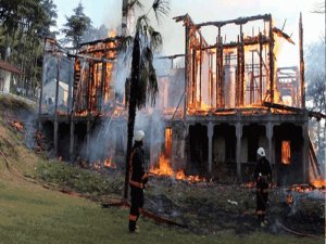 RESTORASYON YAPACAĞIM DEDİ, KÖŞKÜ YAKTI
