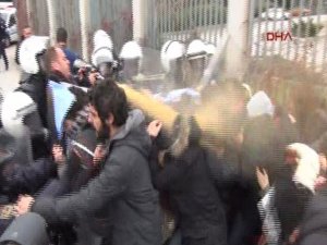 ERDOĞAN'IN SARAYI ÖNÜNDE İLK ÖĞRENCİ EYLEMİNE GAZ
