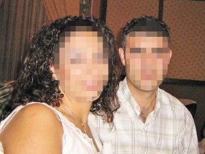 2 ÇOCUK ANNESİ OKUTMAN EŞE, 'GENÇ ÖĞRENCİSİYLE ALDATTI' İDDİASI