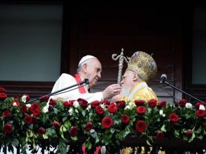 PAPA'DAN KİLİSE ZİYARETİNDE ANLAMLI KINAMA