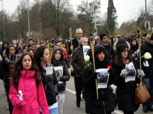 MÜNİH TUĞÇE İÇİN AYAĞA KALKTI