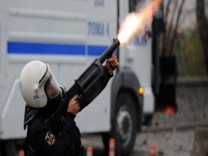 BİBER GAZINDAN ETKİLENEN 3 AYLIK BEBEK HASTANEDE