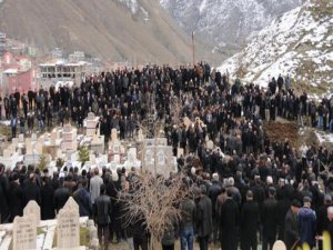 1O BİN KİŞİ BU CENAZEDE BULUŞTU