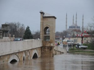 2 KÖPRÜ BİRDEN TRAFİĞE KAPATILIYOR