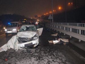 İSTANBUL'DA FECİ KAZA 2 KADIN ÖLDÜ BİRİ AĞIR YARALI