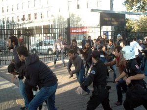 ÜNİVERSİTEDE TGB PKK'LI ÇATIŞMASI  YARALI ÖĞRENCİLER VAR