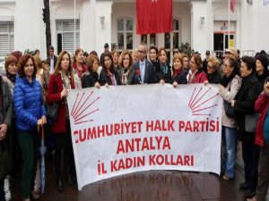 ANTALYA'DA KADILARDAN PROTESTO EYLEMİ
