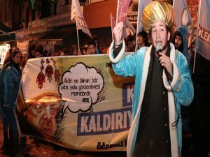 PADİŞAH BUYURDU; "KIZLI ERKEKLİ OTURMAYIN"