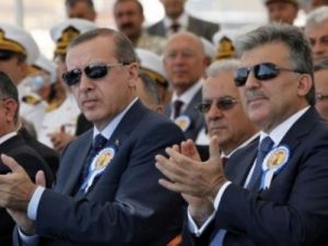 Umut Oran'dan Gül İle Erdoğan'ın Çekişme İddiası