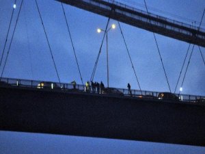 BOĞAZİÇİ KÖPRÜSÜNDE İNTİHAR GİRİŞİMİ