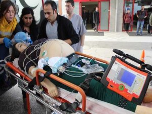 ÖFKELİ KOCA DEHŞET SAÇTI EŞİ ÖLDÜ 1 AĞIR YARALI