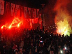 İZMİR'DE MUHTEŞEM KUTLAMA