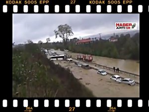 BÖLÜNMÜŞ YOL GİTTİ BÖLÜNMÜŞ NEHİR GELDİ