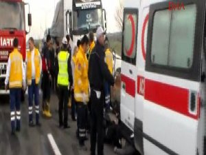 TIR KAMYONETİ BİÇTİ 4 ÖLÜ