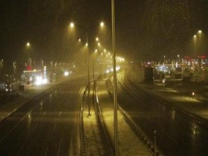 ANKARA İSTANBUL ARASI  KAR YAĞIŞI ULAŞIMI ETKİLİYOR